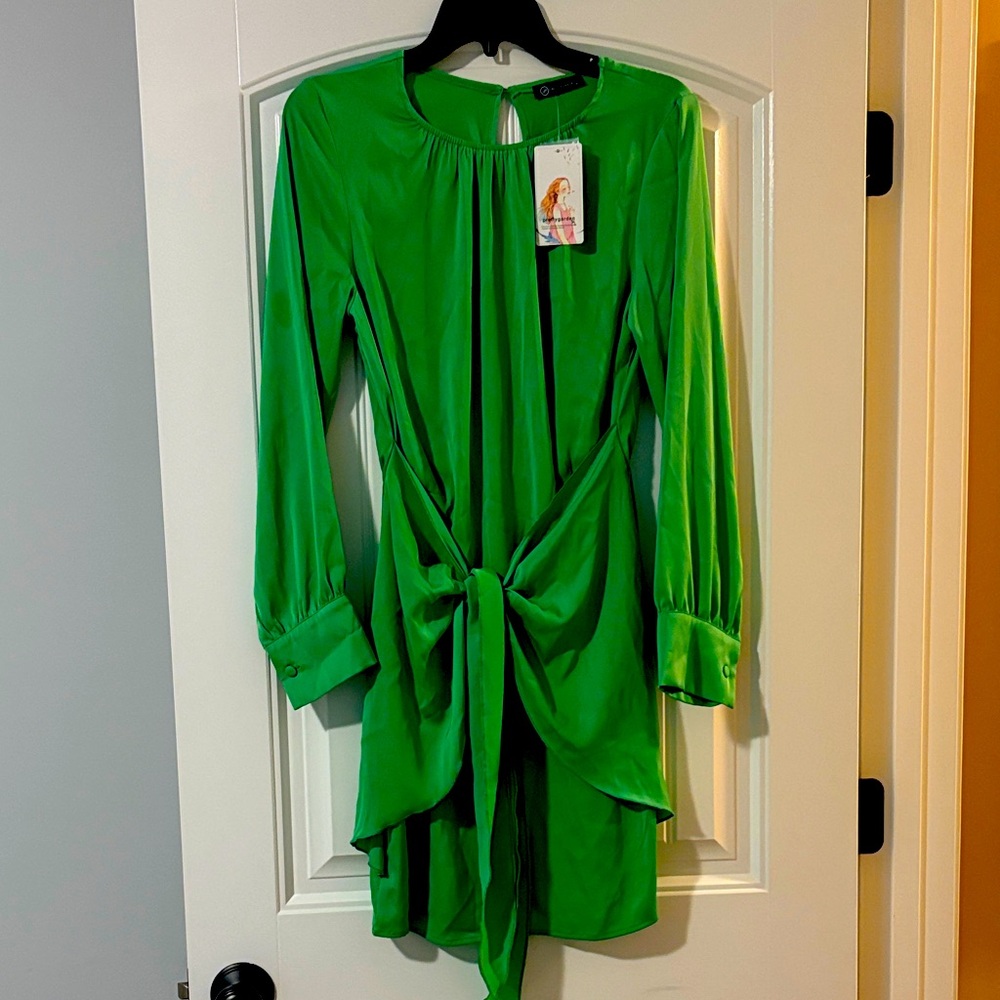 NEW PRETTY LADIES GREEN DRESS 👗
